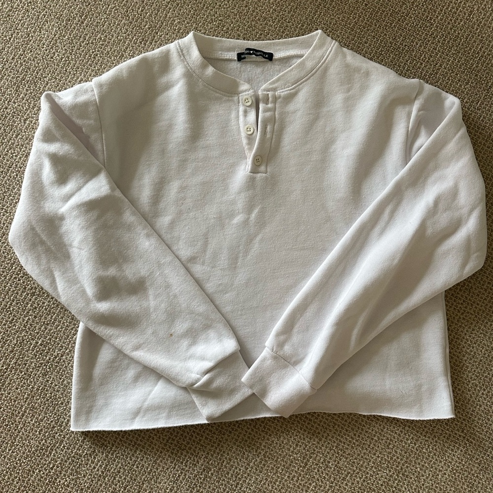Brandy Melville White cropped sweater/sweatshirt
